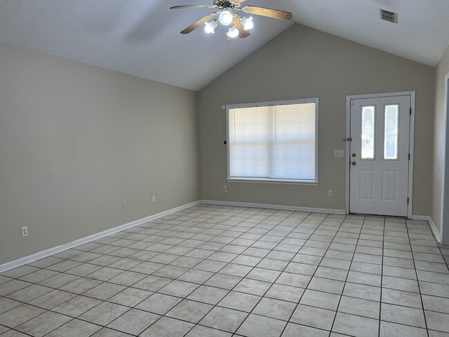 Foto del edificio - 145 Caleb White Blvd