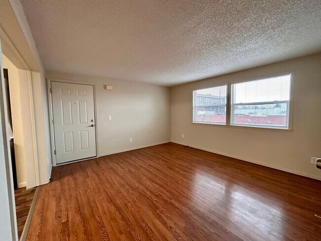 Building Photo - $0 DEPOSIT OPTION. COZY 2-BEDROOM CONDO WI...