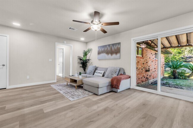 Foto del edificio - 1714 Pamela Ln