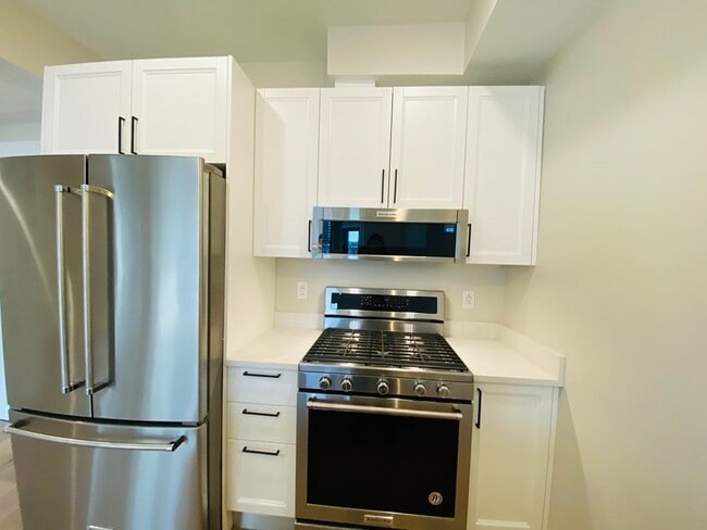 Building Photo - 305 Webster Ave