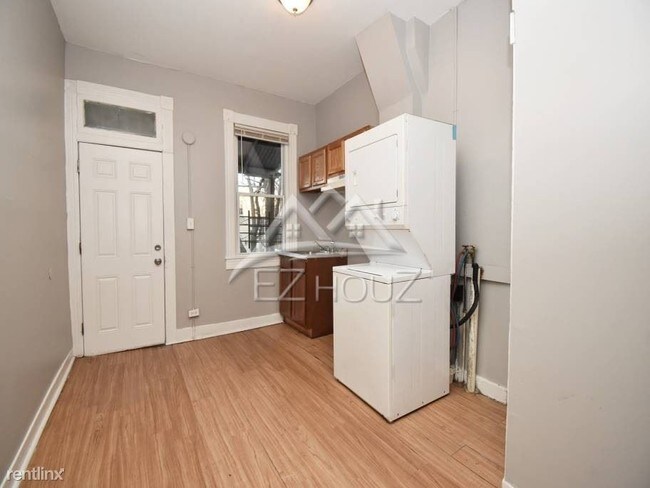Building Photo - 3 br, 1 bath House - 808 Appleton Street