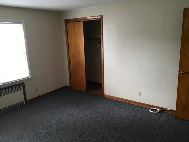 ángulo diferencial entre dormitorio y armario - 207 Garfield Ave