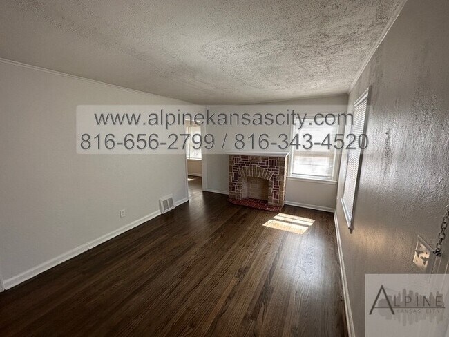 Building Photo - Spacious Mid Town Home, Section 8 Ready!