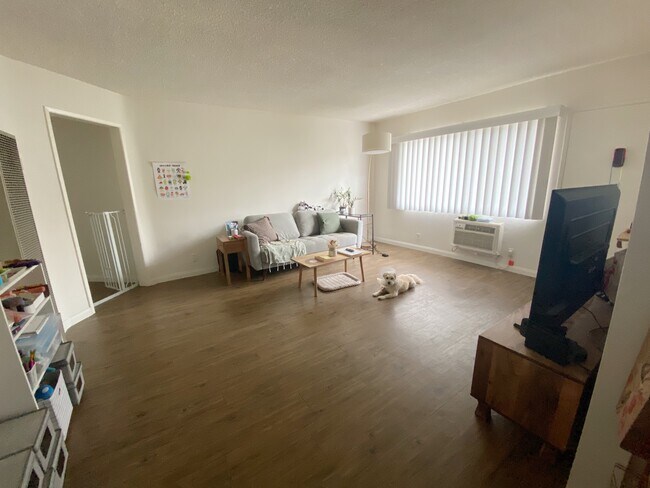Foto del edificio - 5625 Kester Ave