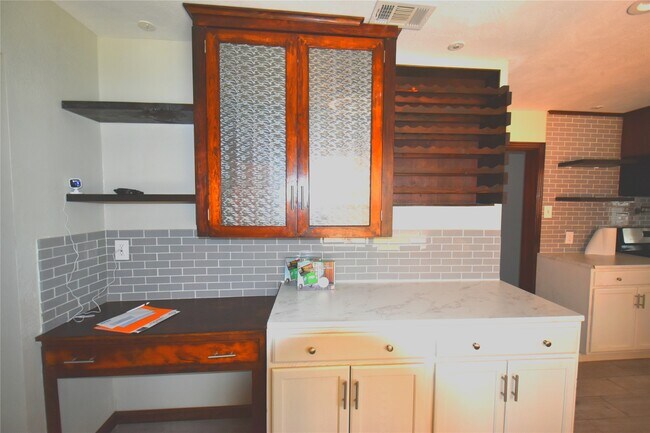 Foto del edificio - 5602 Tallow Ln