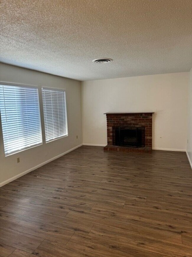 Foto del edificio - 3408 Kapral Way