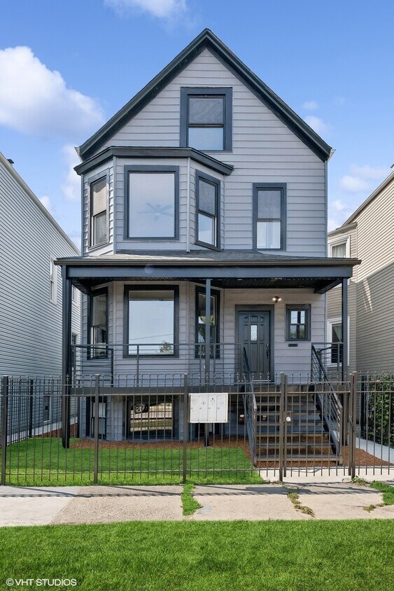 Primary Photo - 2146 N Hamlin Ave