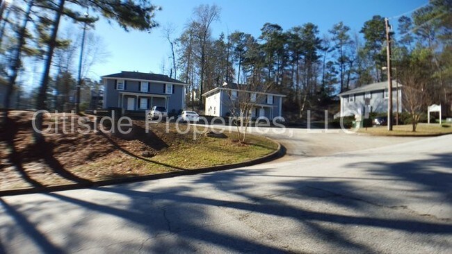 Building Photo - 2805 White Oak Dr
