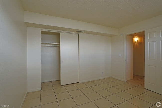 Foto del edificio - 2 br, 1 bath Apartment - 55 Jasper St Apt 1