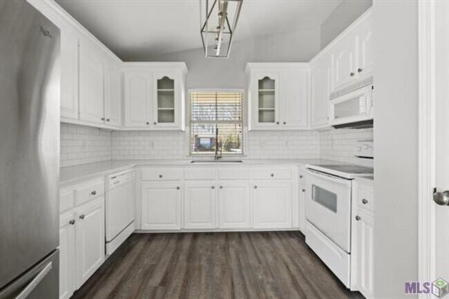 Foto del edificio - 4 Bedroom in Springlake Subdivision