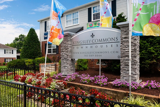 Kingsley Commons Townhouses Entrance Signage - Kingsley Commons Townhouses