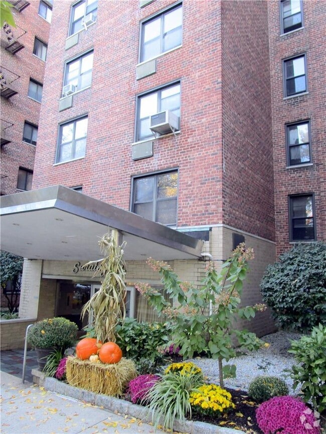Building Photo - 4315 Webster Ave
