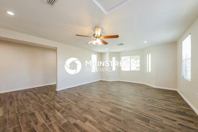 Building Photo - 5 Bedroom Pet-Friendly Home in Glendale, AZ with Main Street Renewal