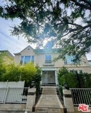 Building Photo - 133 Crescent Dr