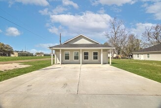Building Photo - 205 N Bay