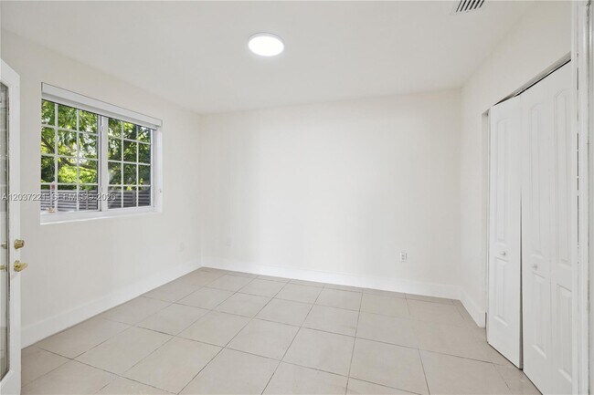 Foto del edificio - 15131 SW 58th St