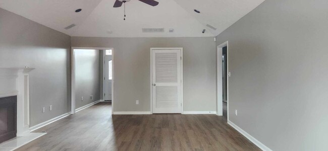 Living room to front entry - 4108 Saratoga Woods Dr