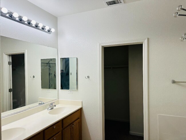 Building Photo - 410 Pesaro Way