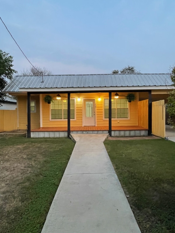 Primary Photo - 235 E Calera St