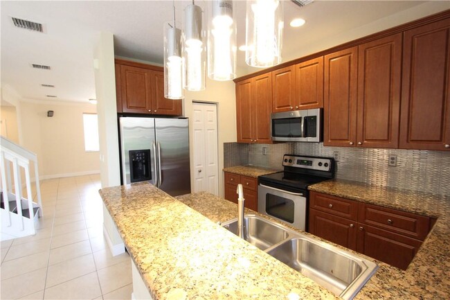 Building Photo - 6602 Hidden Cove Dr