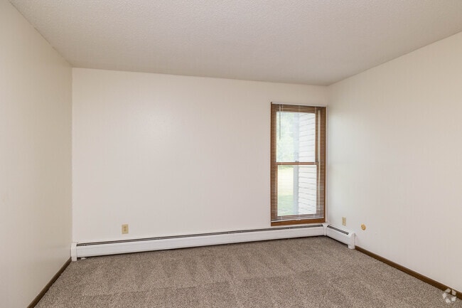 1BR, 1BA - 720SF - Bedroom - The Oaks Apartments