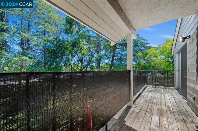 Building Photo - 1050 Wesley Ct