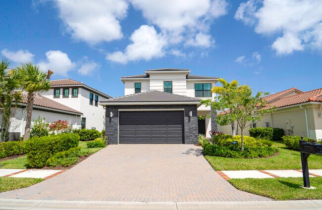 Building Photo - 537 SE Fascino Cir