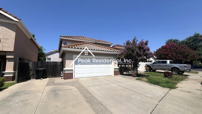 Building Photo - Very Nice 4bd/3ba Roseville House With 2 C...