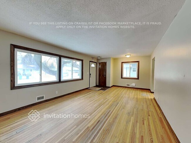 Foto del edificio - 3612 Commodore Dr