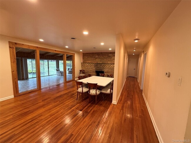 Building Photo - 12 East Pl