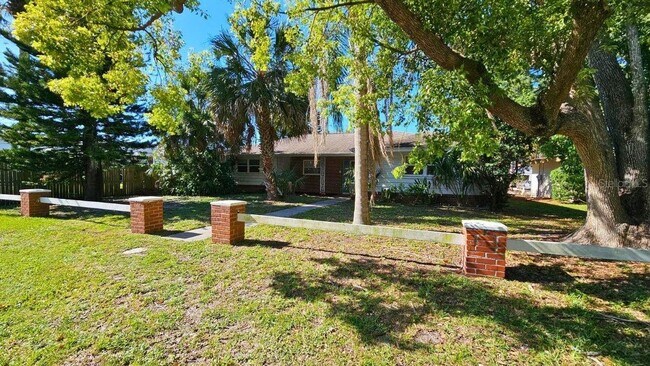Building Photo - 5311 Luna Vista Dr