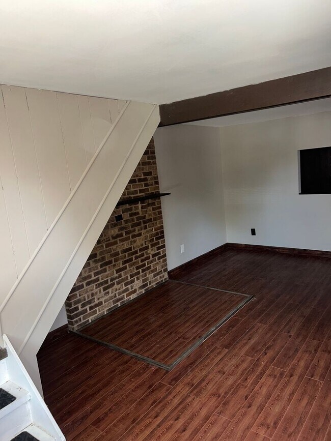 Building Photo - Harrison 3125