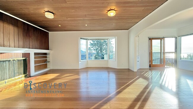 Foto del edificio - Mid-Century Three Bedroom, Kensignton Home...