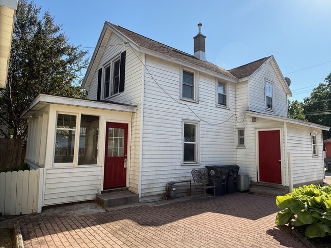 Building Photo - 1214 West Ave S
