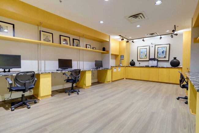 Building Photo - 901 N Pollard St