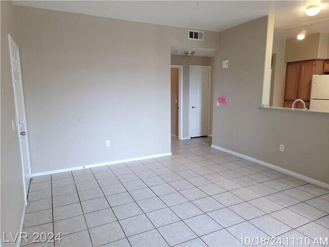 Building Photo - SW 1ST FLOOR UNIT IN GATED COMMUNITY