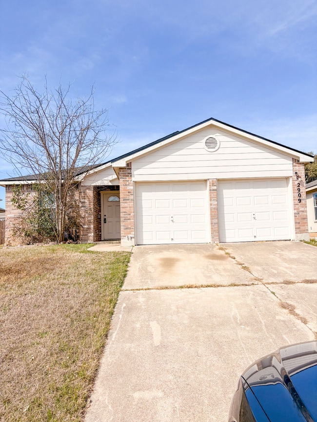 Building Photo - 2909 Blackburn Dr