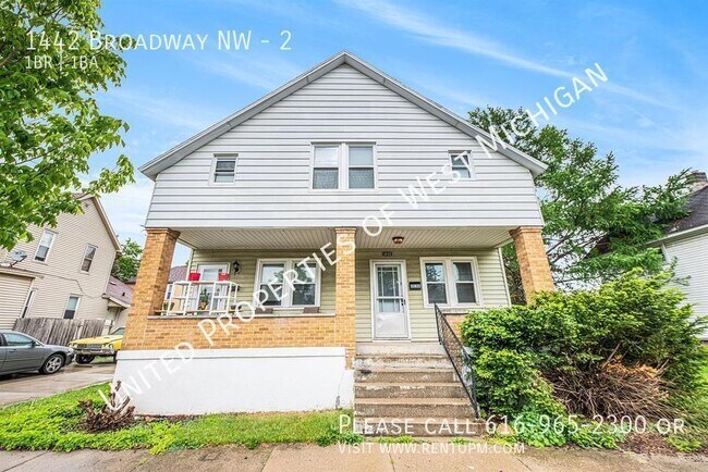 Foto del edificio - Tours Estimated to Begin 7/18 | Cute & Coz...