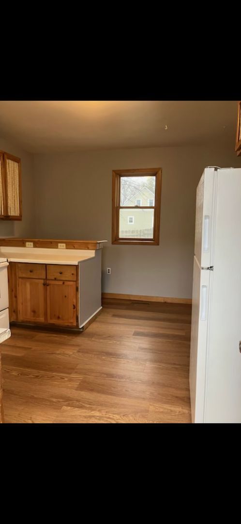 Foto del edificio - 229 Forest Ave W