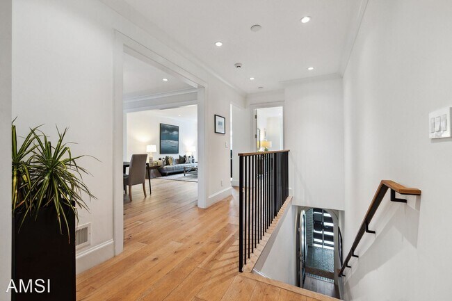 Foto del edificio - 3 br, 3.5 bath House - 3030 Franklin St.