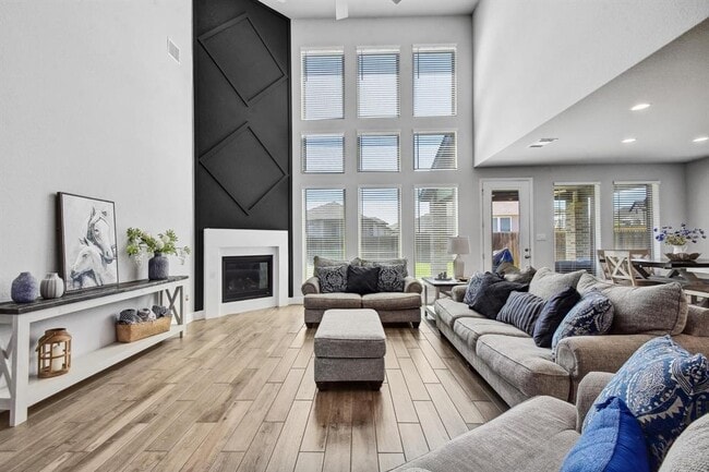 Foto del edificio - 3213 Little Willow