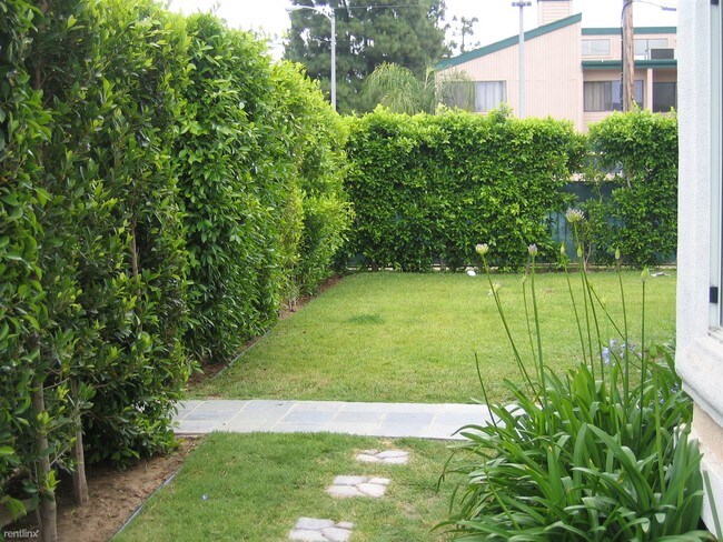 Foto del edificio - 3 br, 2 bath House - 8459 Langdon Ave