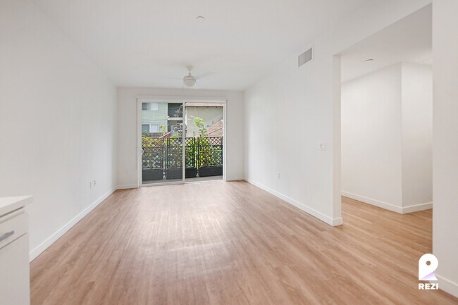 Foto del edificio - 1363 Colton St