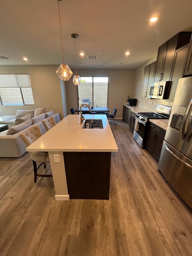 Foto del edificio - Beautiful 3 Bedroom Townhome in the Southw...
