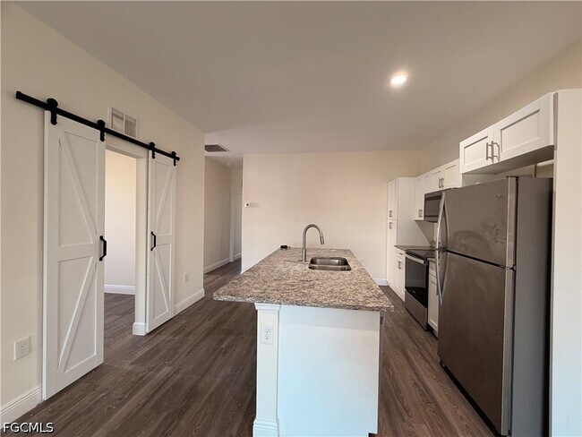 Foto del edificio - 454 Grant Blvd