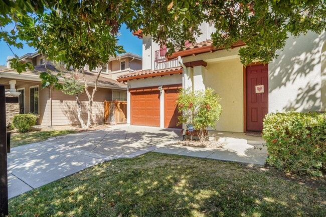 Building Photo - Comfortable and nicely upgraded home for r...
