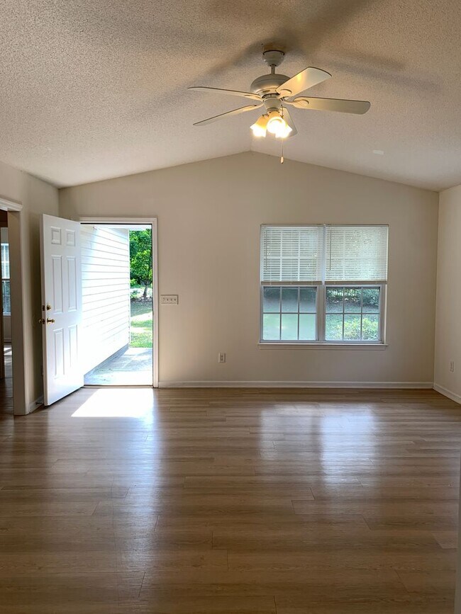 Foto del edificio - Three Bedroom, Two Bath House on Masonboro Loop