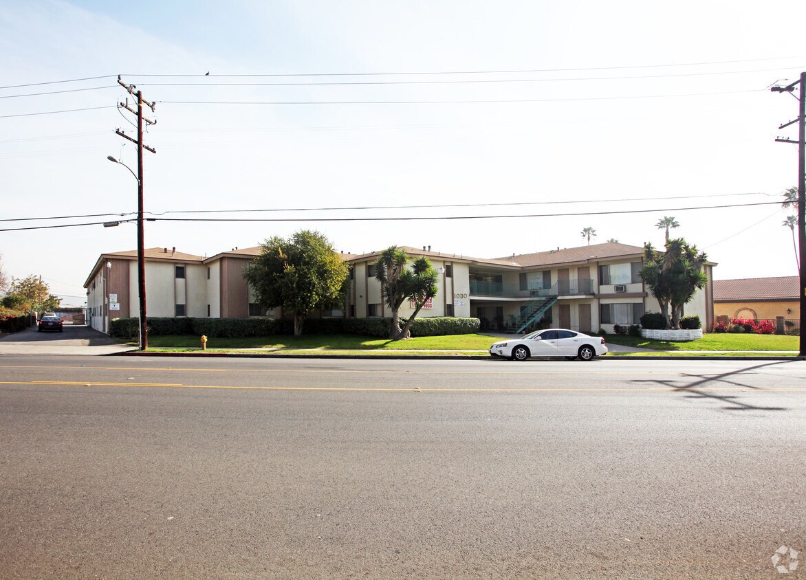 Monte Vista Apartments in La Puente, CA