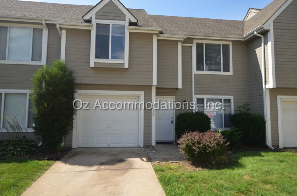 Primary Photo - 8924 Hauser St, Lenexa, KS 66215