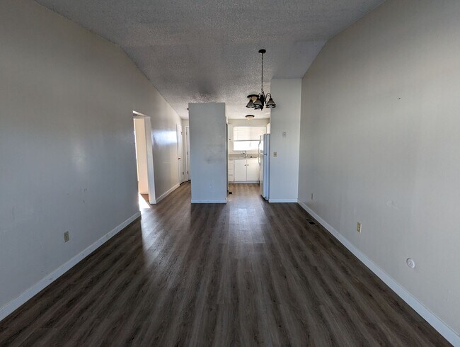 Foto del edificio - Eastland Duplex